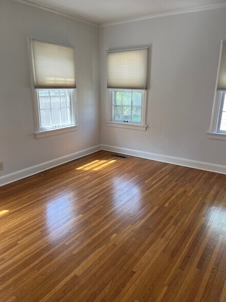 Building Photo - 513 S Drexel Ave