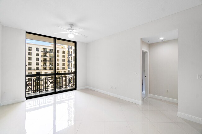 Building Photo - 701 S Olive Ave