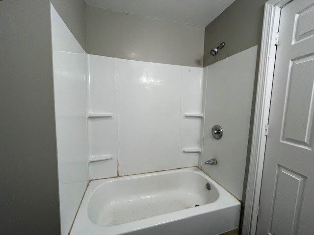 Building Photo - 418 Studebaker St