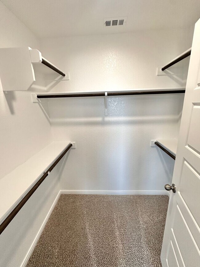 Building Photo - Luxury 2-Story, 3-Bed/ 2.5-Bath Duplex in ...