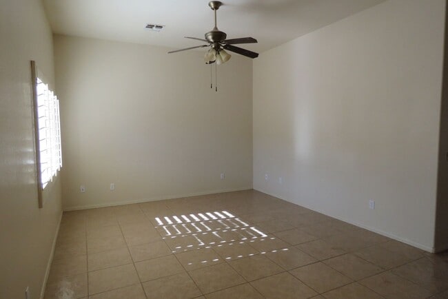 Building Photo - Beautiful 3/2 home in Friendly Hills!