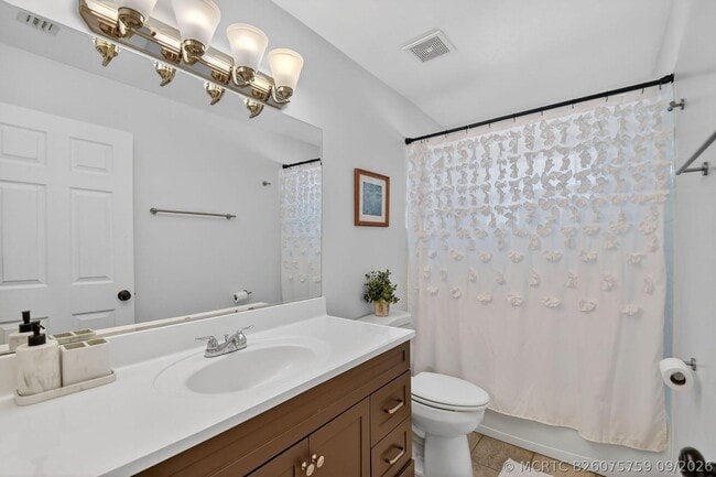 Building Photo - 3387 Commodore Ct