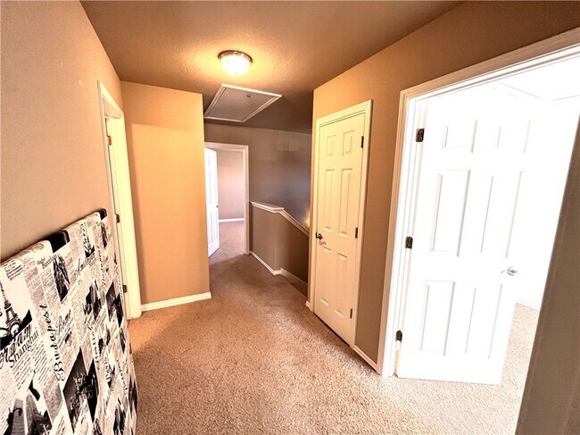Building Photo - 3100 SW Windrift Ave