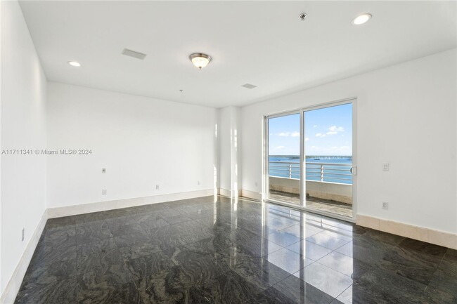 Building Photo - 1402 Brickell Bay Dr