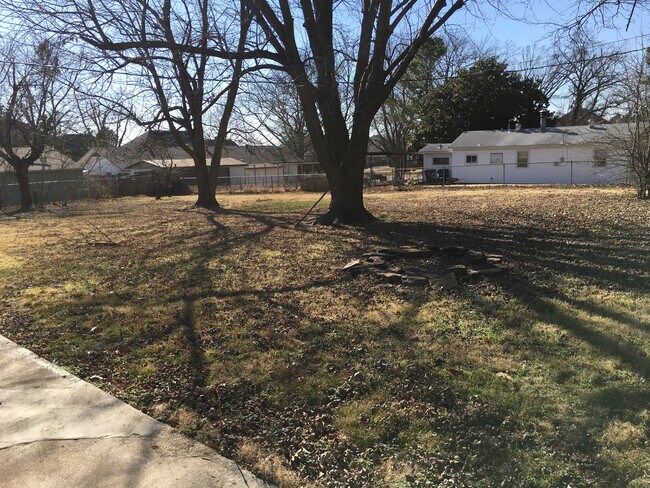 Building Photo - 8820 S Winston Ave