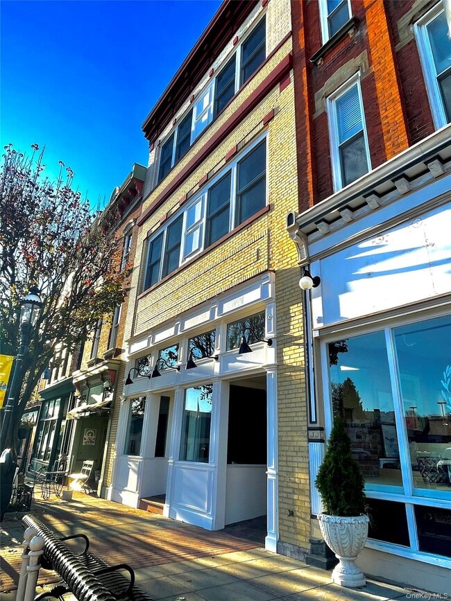 Building Photo - 125 Main St
