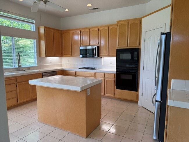 Building Photo - Gated Unique Remodeled 3 Bedroom w/ Golf Course Views in Rancho Solano