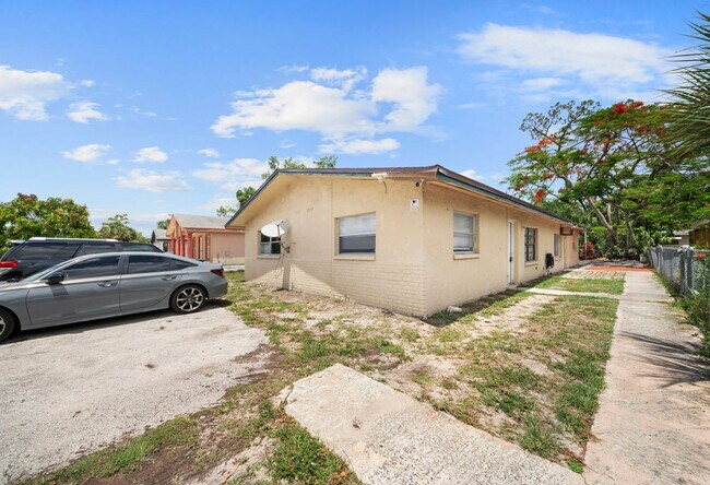 Building Photo - 5551-5553 5th Ave
