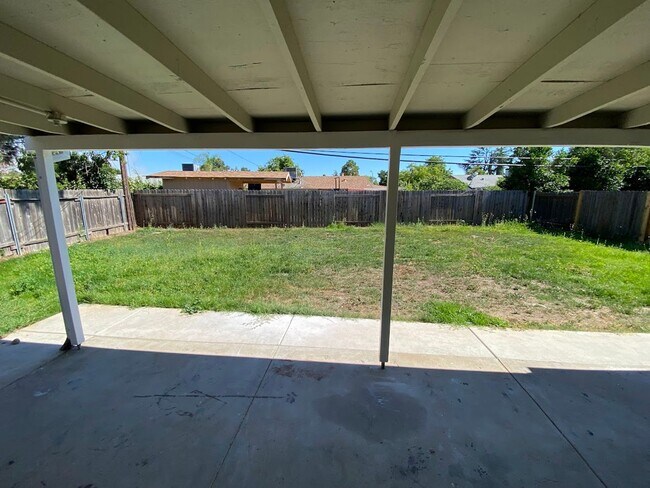 Building Photo - Renovated 3 Bed 1 Bath Home in Lincoln Village Open House Thursday June 25th 12:00-1:00 PM
