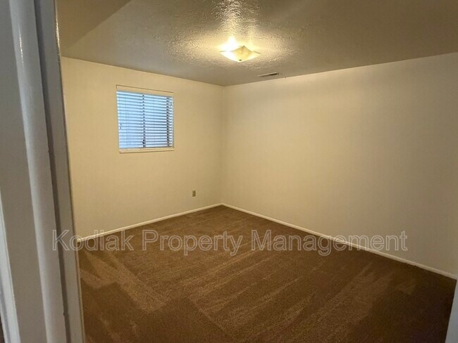 Building Photo - 652 E 1700 S