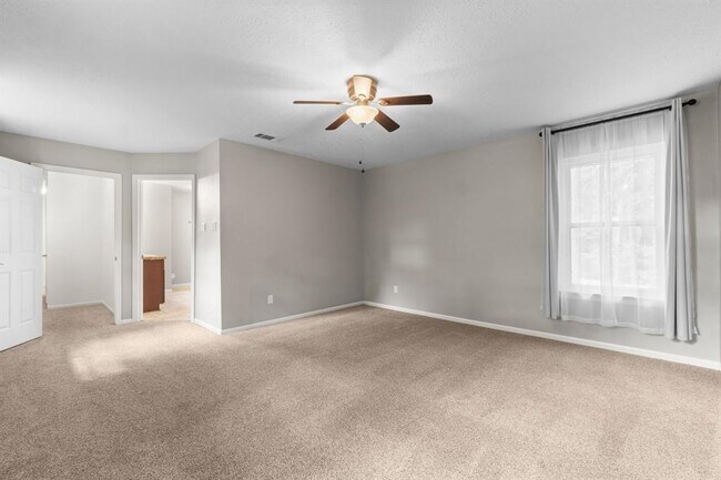 Building Photo - 28 Silver Elm Pl