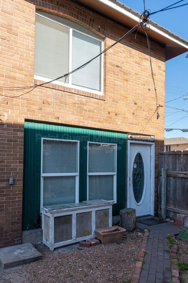 Building Photo - 421 N Emporia Ave