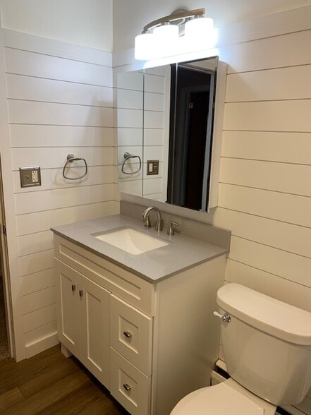 Building Photo - 1002 W Kaye Ave