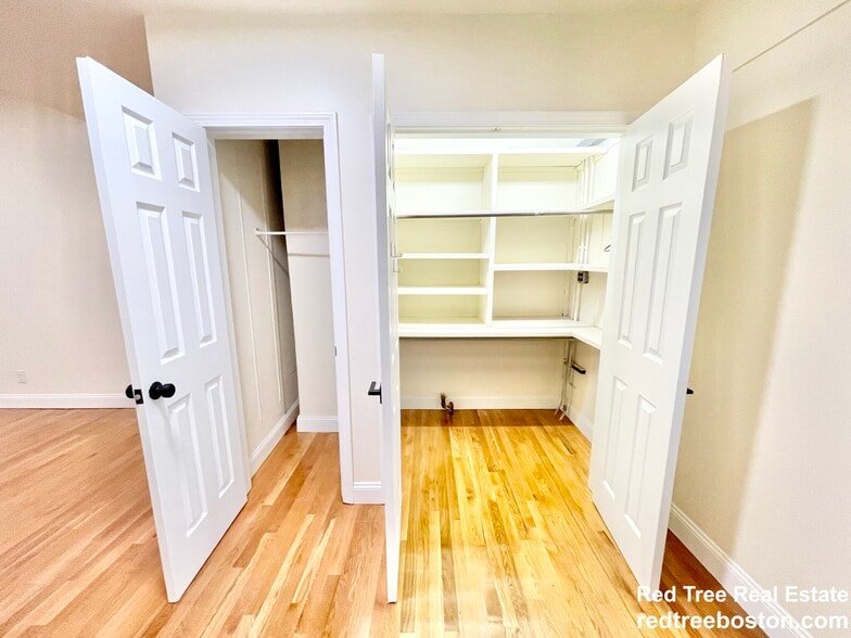 Building Photo - 523 E 3rd St