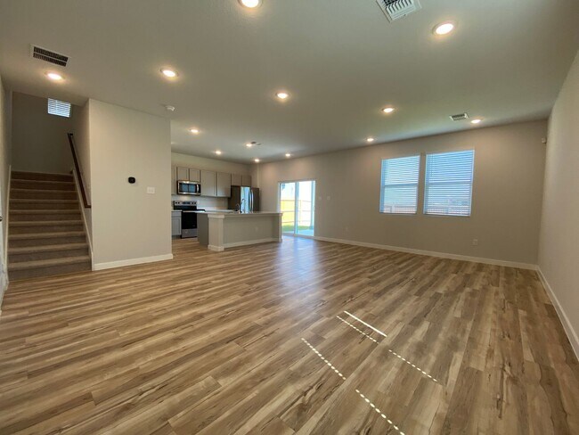 Building Photo - Walking Distance to Long Creek High School / Fridge, Washer & Dryer Included / Fenced in Yard / N...