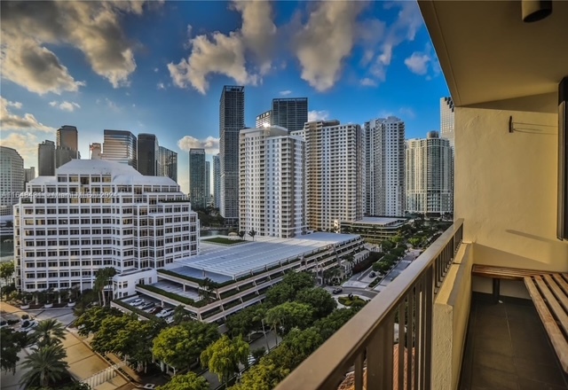 Building Photo - 520 Brickell Key Dr