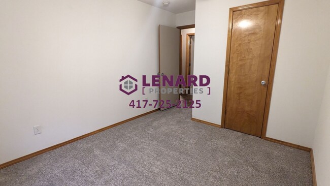 Building Photo - 3 Bedroom, 2 Bathroom House with Fenced Ba...