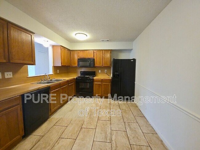 Building Photo - 801 Country Aire Dr