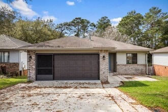 Building Photo - Updated home in convenient location!!