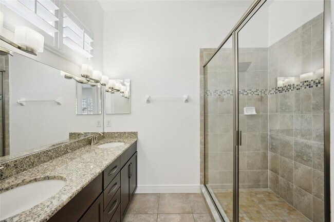 Building Photo - 307 S Arrawana Ave