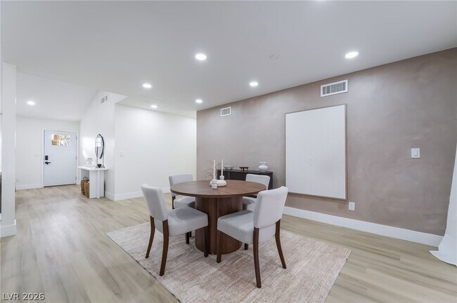 Building Photo - 3138 Belvedere Dr