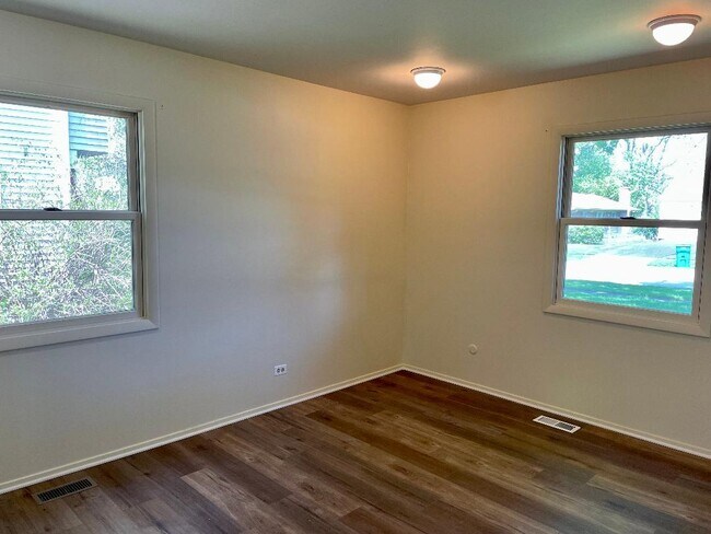 Building Photo - 401 Castlewood Ln
