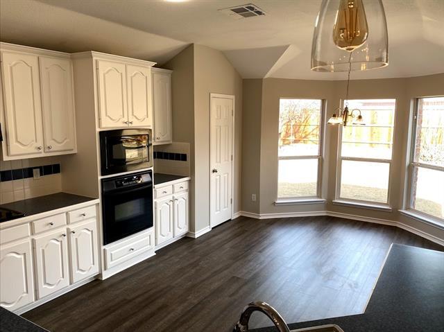 Building Photo - 15674 Wrangler Dr