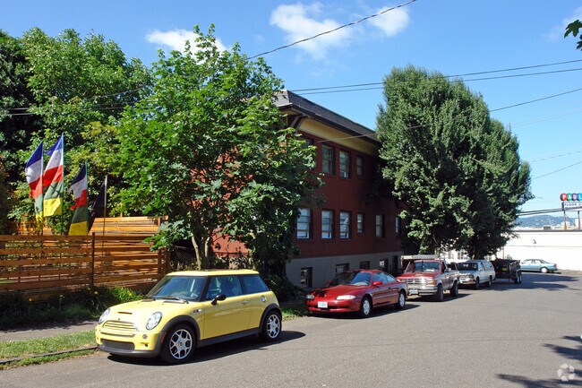 Building Photo - 1030 NE 31ST Ave