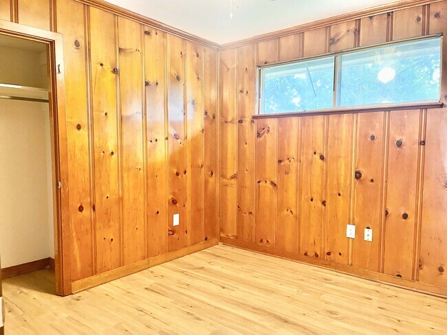 Building Photo - 545 Highland Park Dr