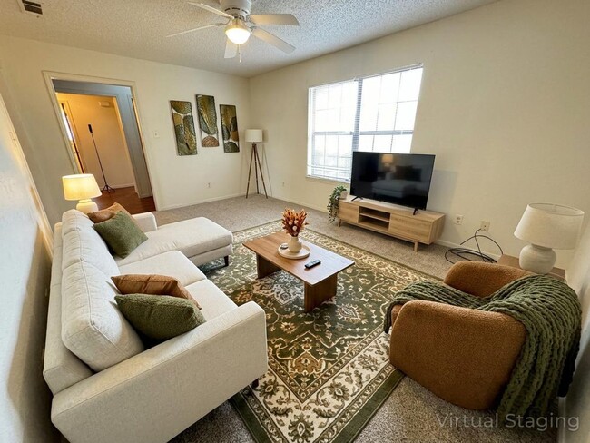 Building Photo - 3802 Hereford Ln