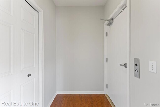 Building Photo - 3091 Camden Dr