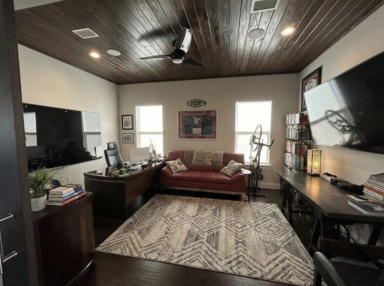 office - 3191 Players View Cir