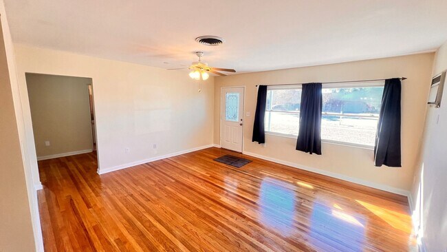 Building Photo - Charming 2-Bed Retreat in the Heart of Mount Dora! PRIME LOCATION! DONT MISS OUT!