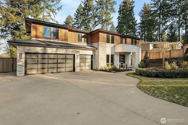 Building Photo - 9206 NE 24th St