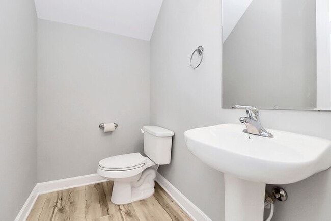 Building Photo - Gorgeous 3BD/2.5BA Craftsman Style Home in the Westmoreland Community!