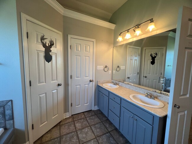 Building Photo - ELEGANT HOME IN NORTH BOSSIER'S ROSEDALE P...