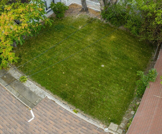 Building Photo - Brown Duplex