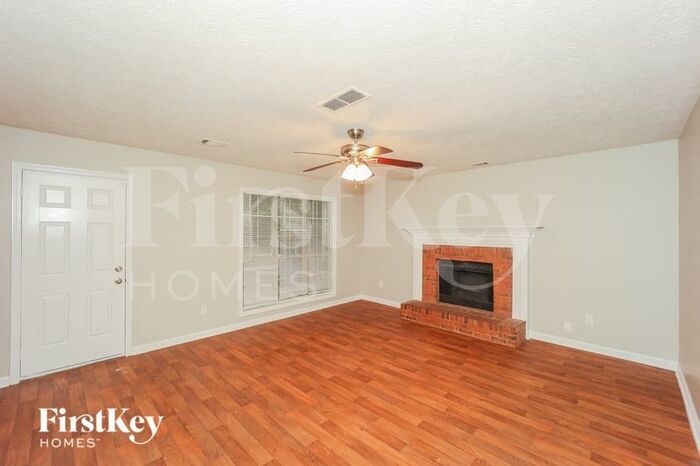 Building Photo - 11685 Heritage Dr