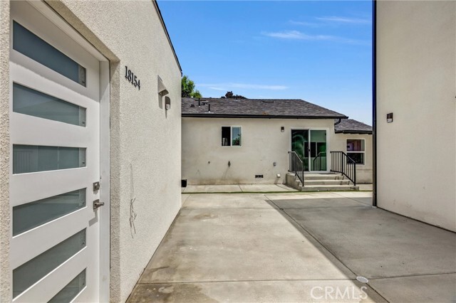 Building Photo - 18152 Sunburst St