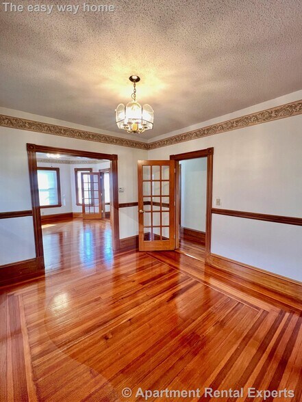 Building Photo - 22 Temple St