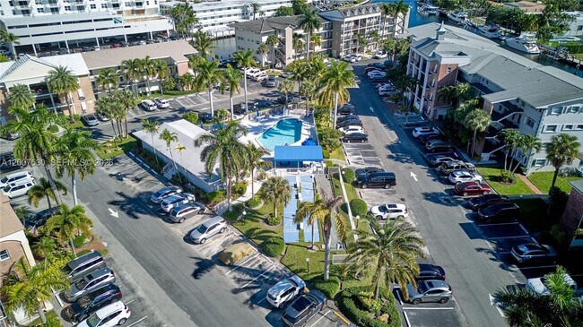 Building Photo - 470 Paradise Isle Blvd