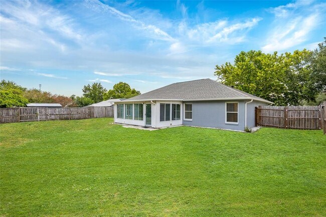 Building Photo - 148 Country Lakes Cir