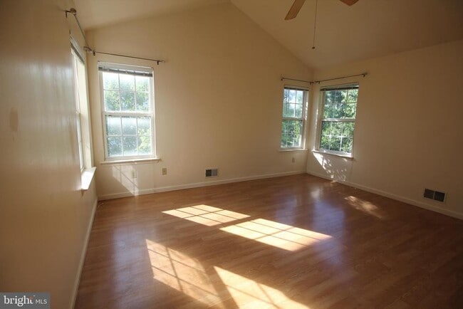 Building Photo - 92 Harvard Cir