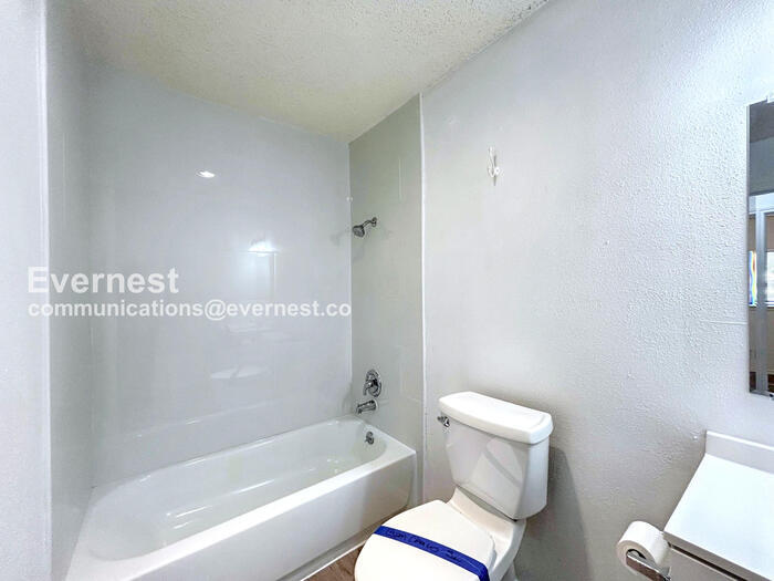 Building Photo - 10207 Raven Field Dr
