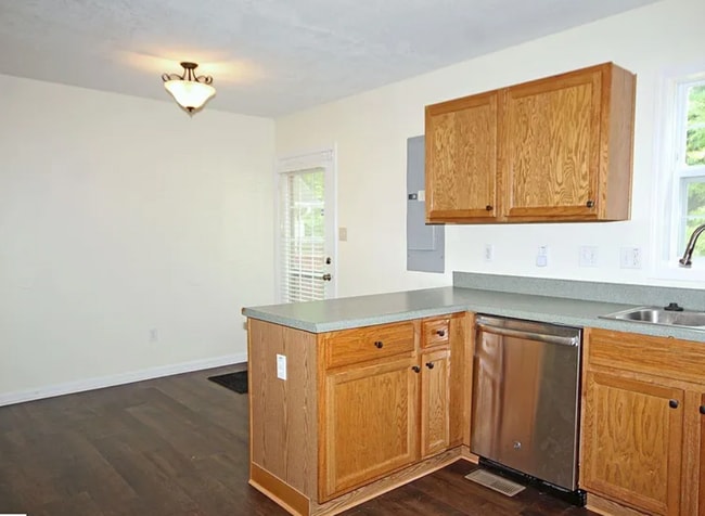 Building Photo - 41 E Castle Dr