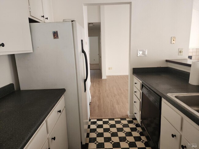 Building Photo - 102 Ohio St