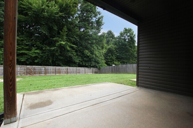 Building Photo - Pet Friendly Four Bedroom!