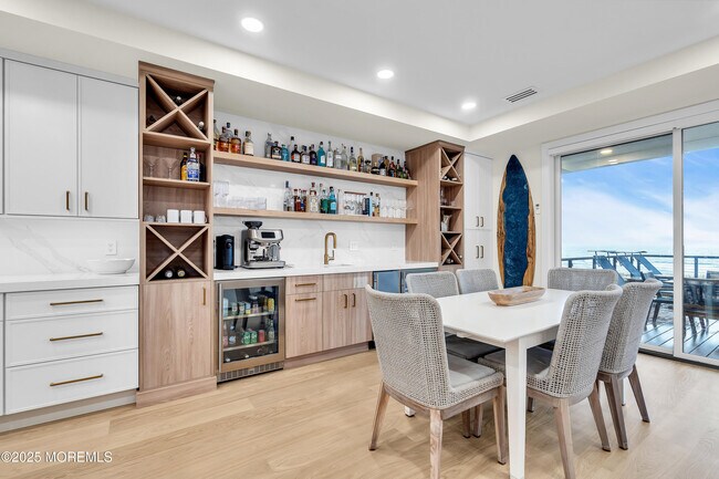 Building Photo - 3580 Ocean Terrace