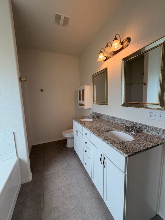 Building Photo - Beautiful 3BR/2BA House in Centerton with 2-Car Garage