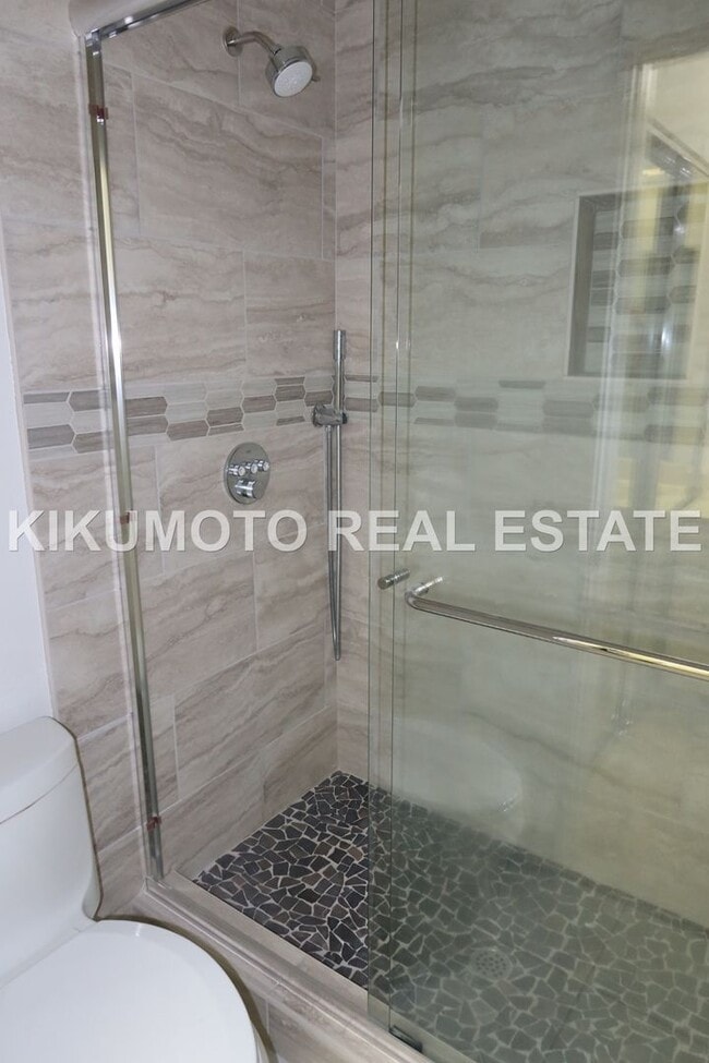 Building Photo - 3 Bedroom 2 1/2 bath Pocket home
